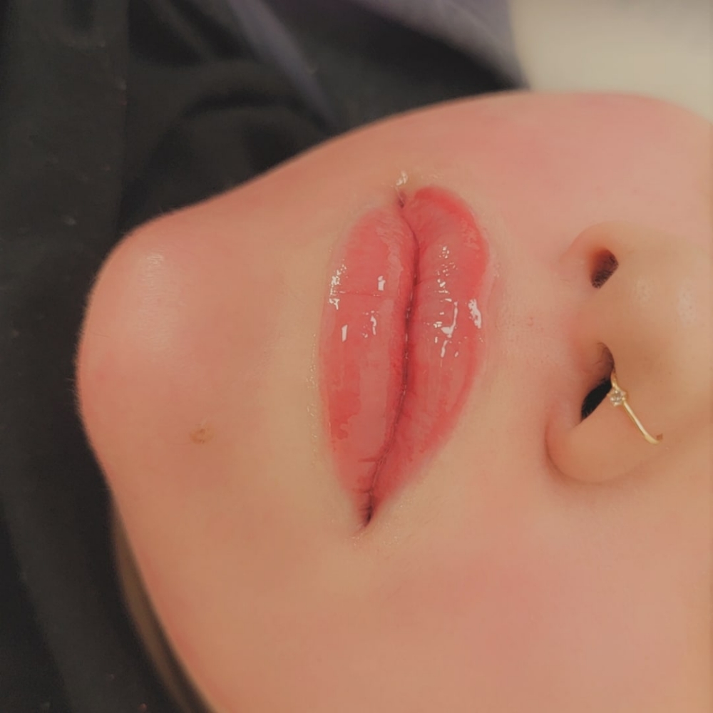 Lip Blushing Retouch