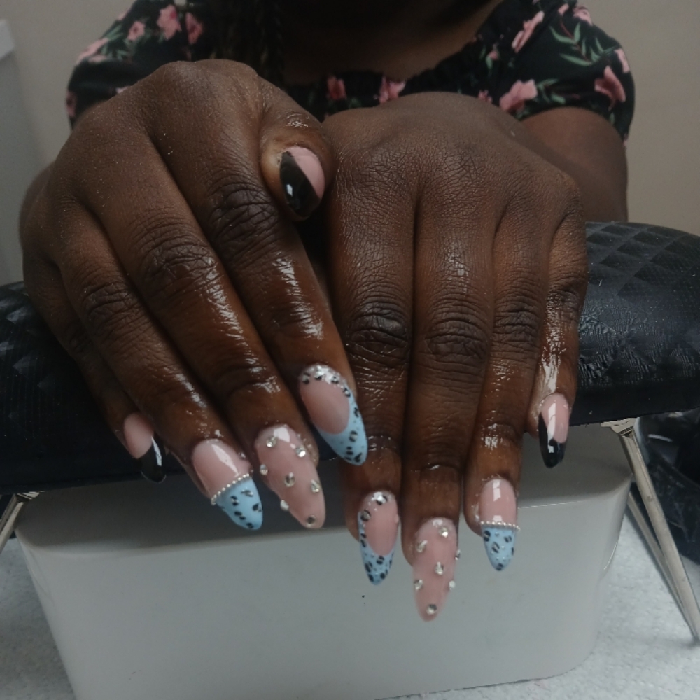 Medium at Nailzby_yanna in Joliet, IL