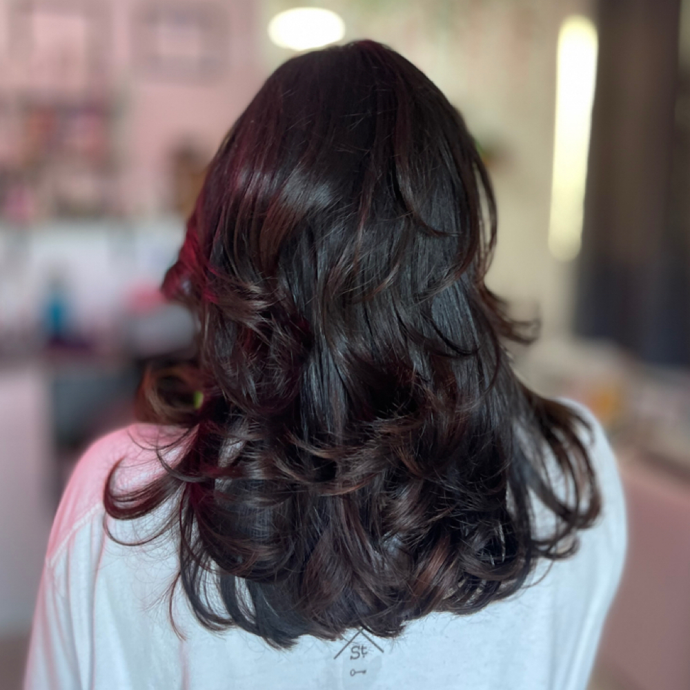 Blow Out Style at Con Amor Beauty Studio in Hood River, OR