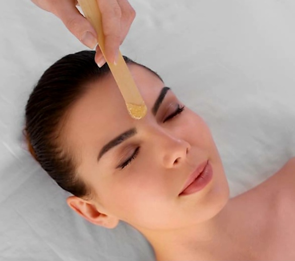 Brow Lip & Chin Wax