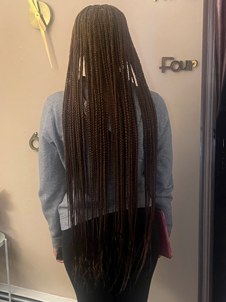 Medium Knotless (pass butt length)