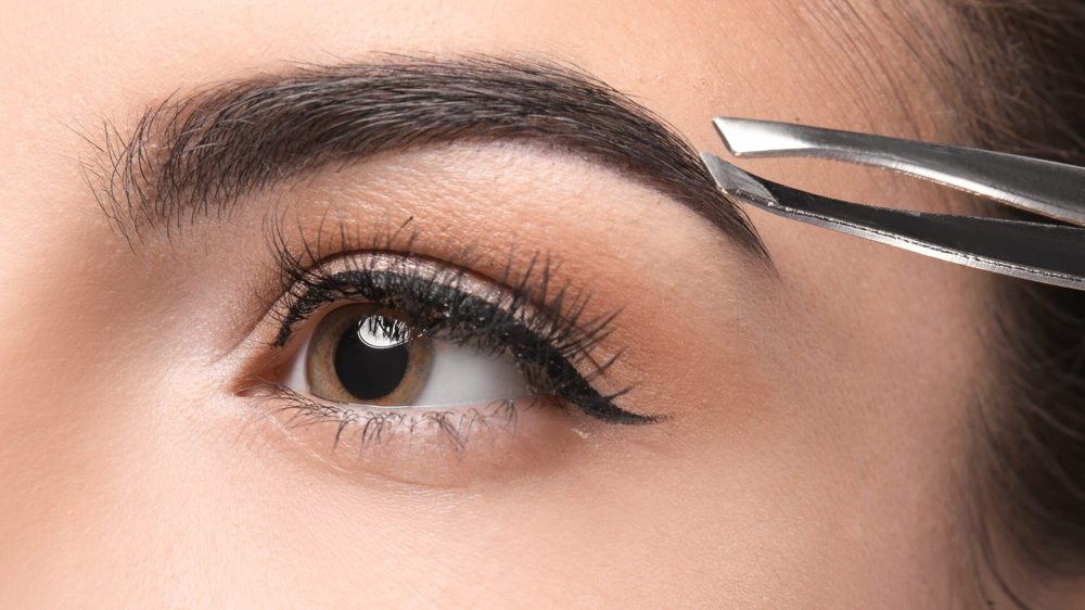 Brow Shaping (tweeze Only) With Jes