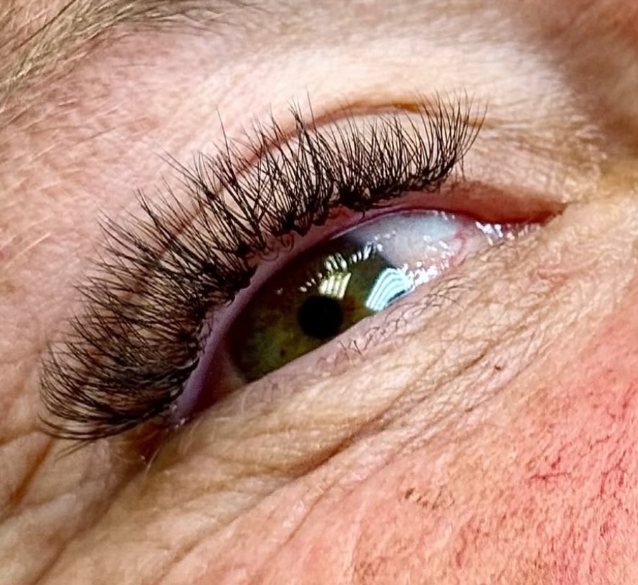 1 Week Eyelash Extension Touch Up