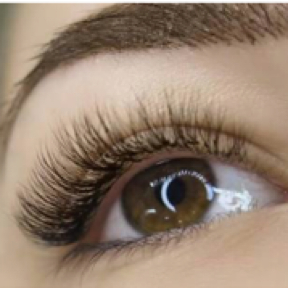 Intermediate Tech Hybrid Set at Luminous Lashes Brow & Beauty in Bradenton, FL
