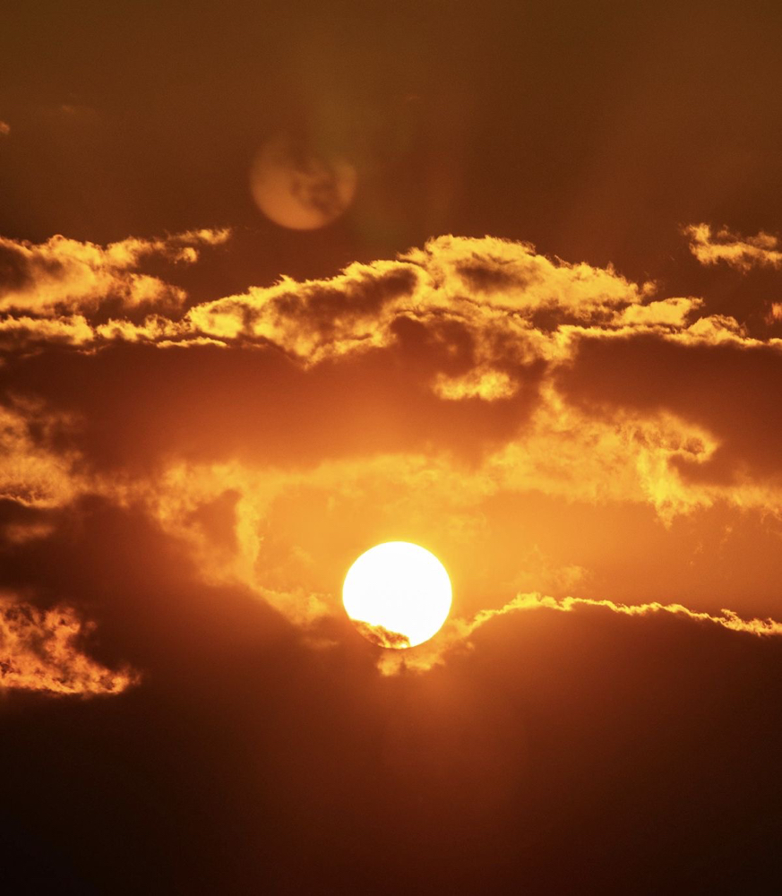 Sunlit Soothing Facial