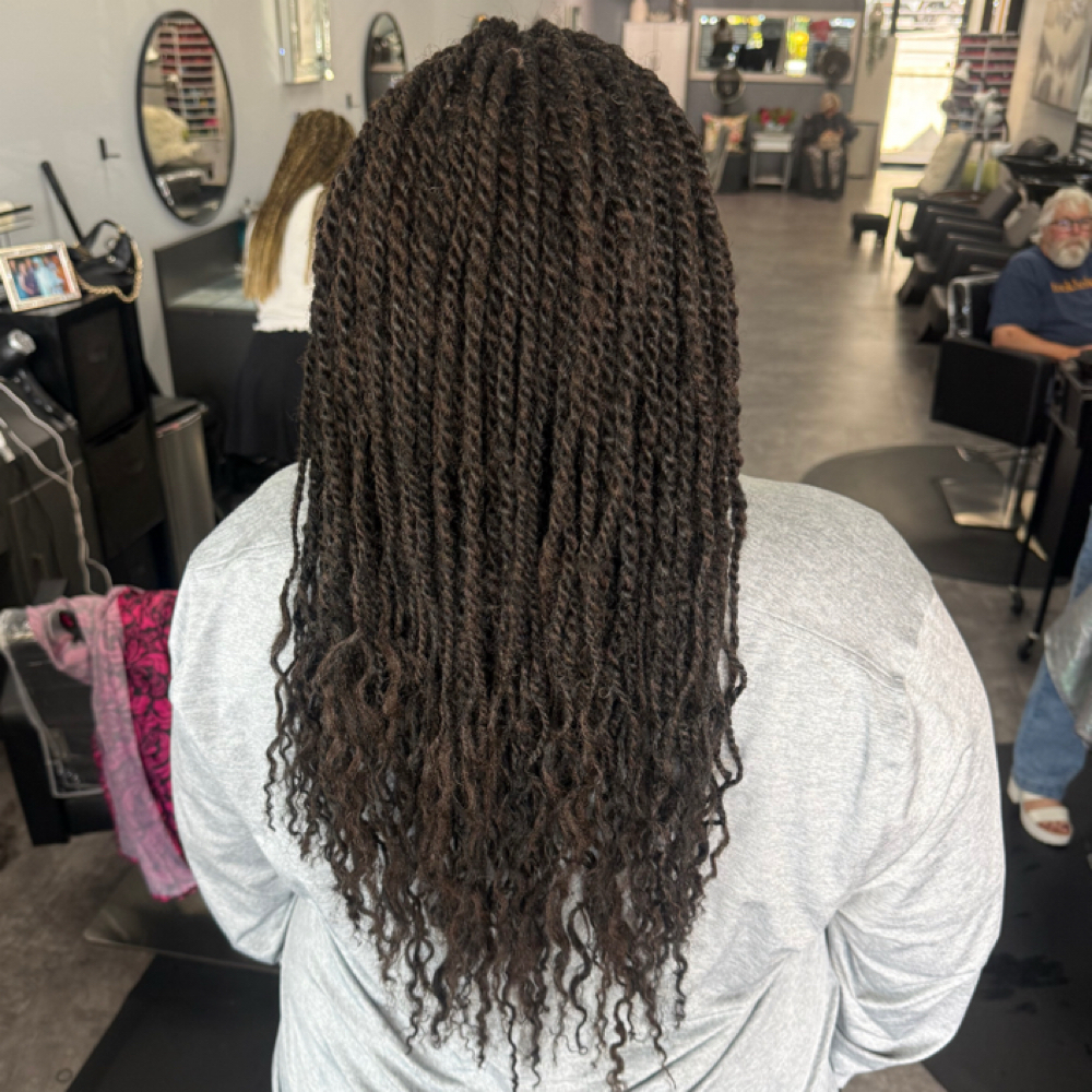 Long Kinky Twists at Nini braids at TL Design in Beaverton, OR