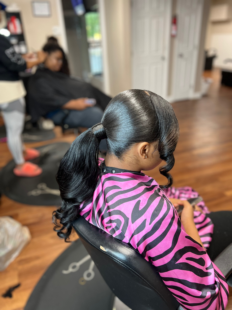 SLEEK PONYTAIL WITH TWO BANGS