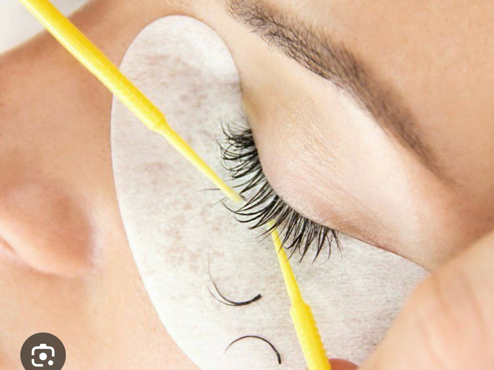 Lash Extention Removal