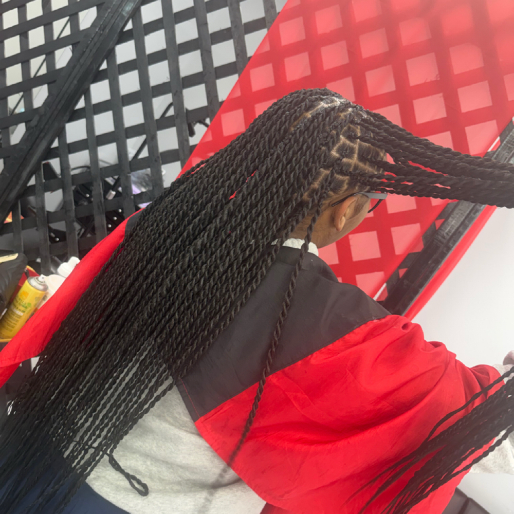 Sénégalaise Twist at Reyes Styles Barbershop & Salon in Salisbury, MD