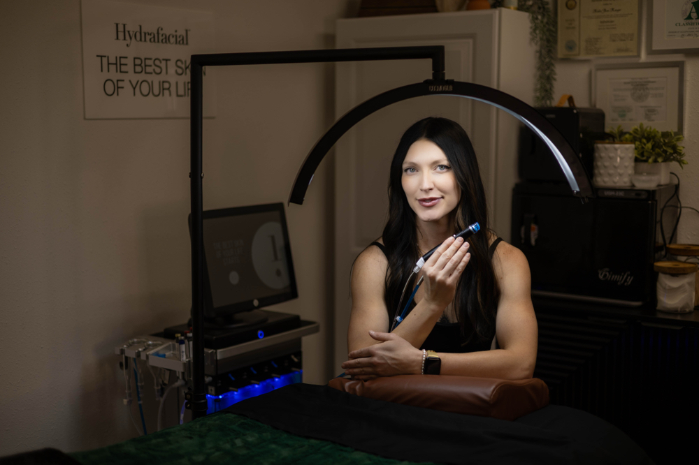 Signature HydraFacial® + Dermaplane