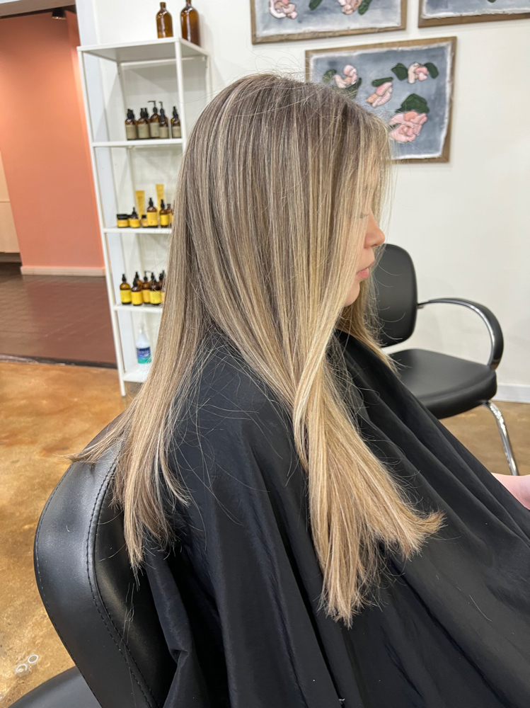 Womens Medium / Long Haircut