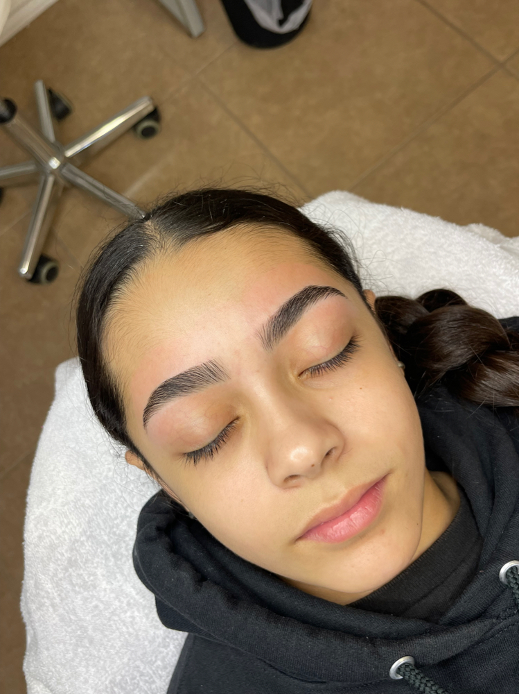 Brow wax + Upper lip
