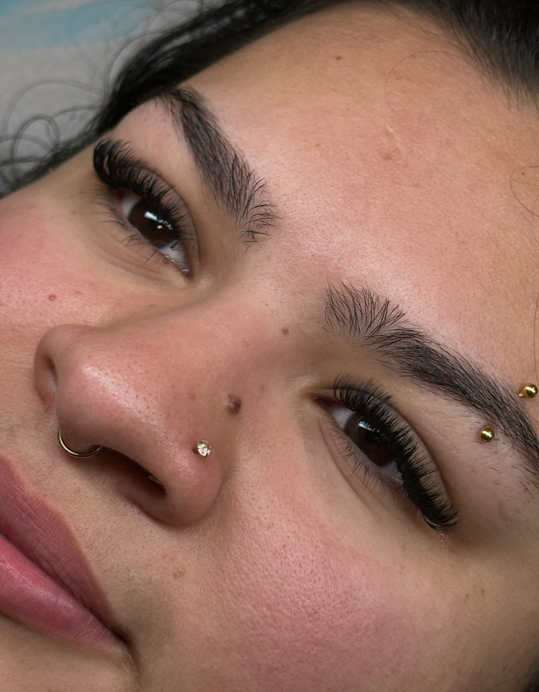 Hybrid x Volume Eyelash Extensions