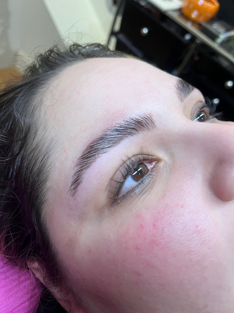 Brow Lamination & Tint