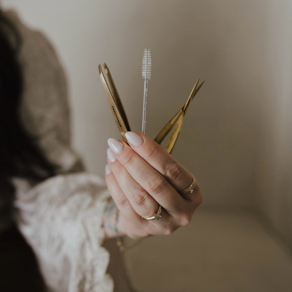 Brow Tweeze at Brows by Kim in Riverside, CA