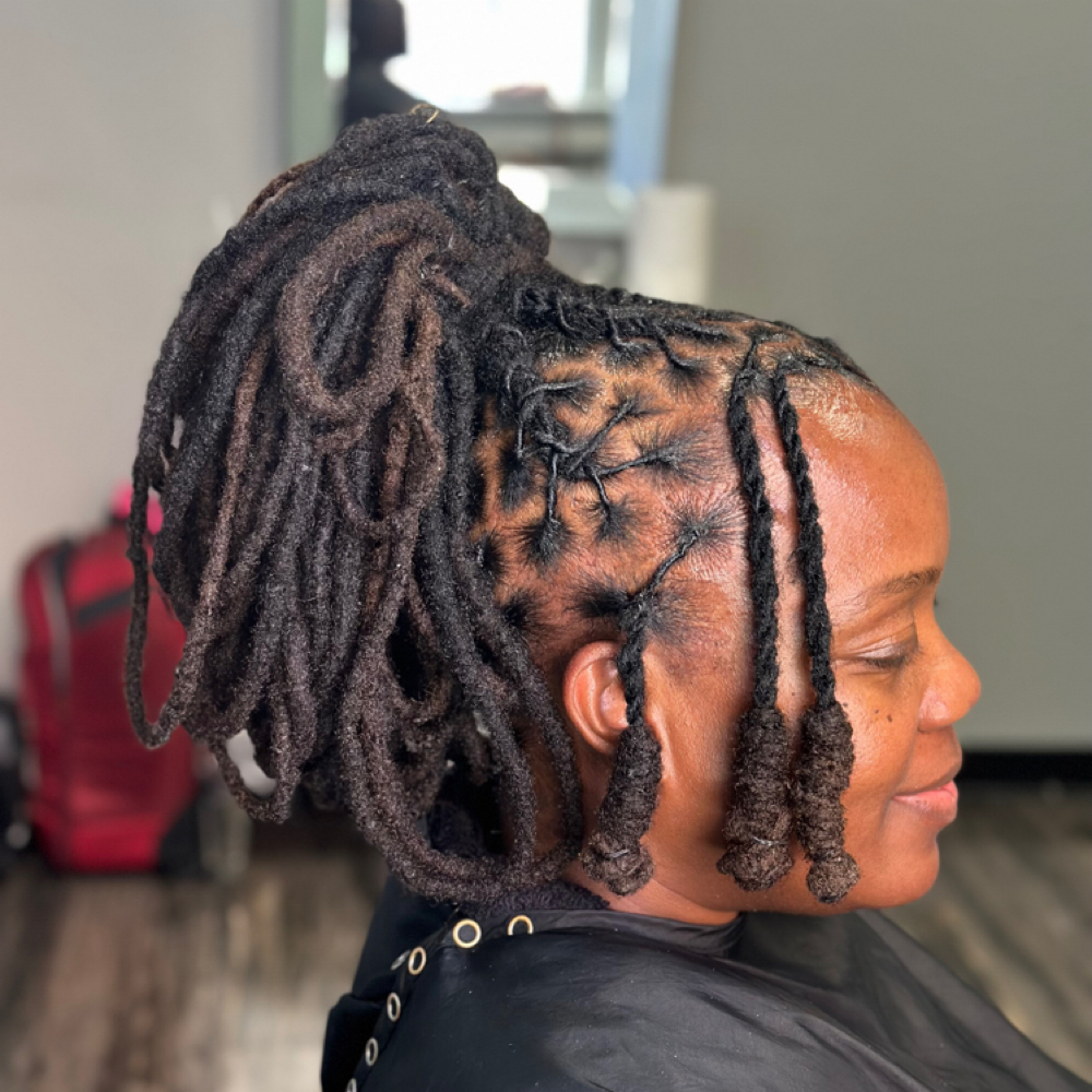 WASH RETWIST & STYLE at HAIR BY LALA LLC in Brooklyn, NY