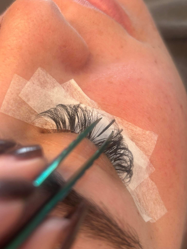Lash Fill at Kats Eye Lounge in Columbia, MO