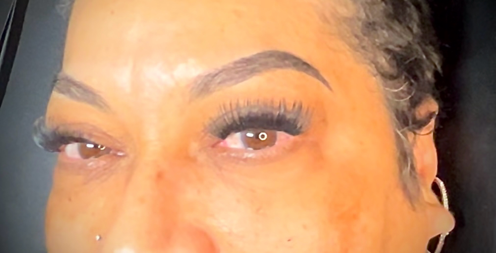 Cluster Lashes at The Beauty Bar by Eyelash Kween in Dearborn Heights, MI