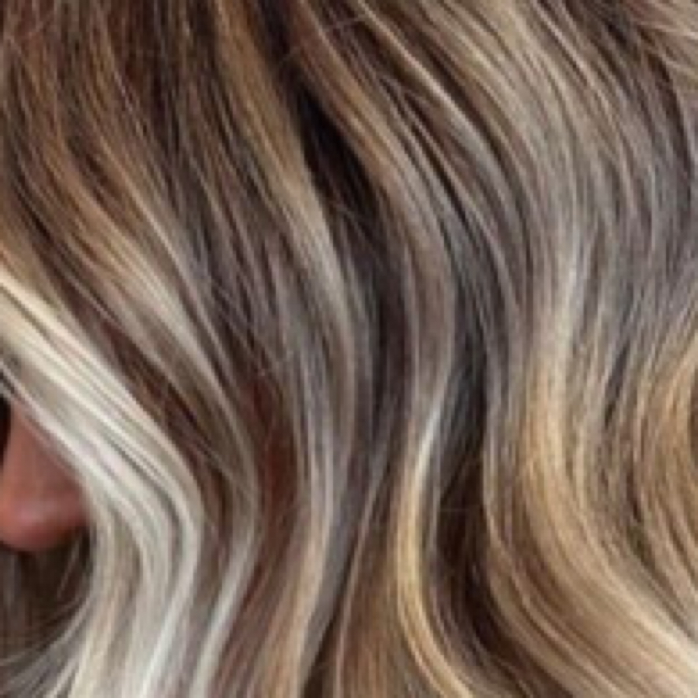 partial lowlight at The House of Blondes in Summerville, SC