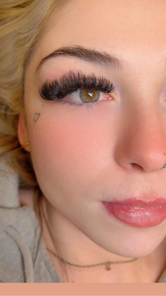 Mega Volume Lashes - Full Set
