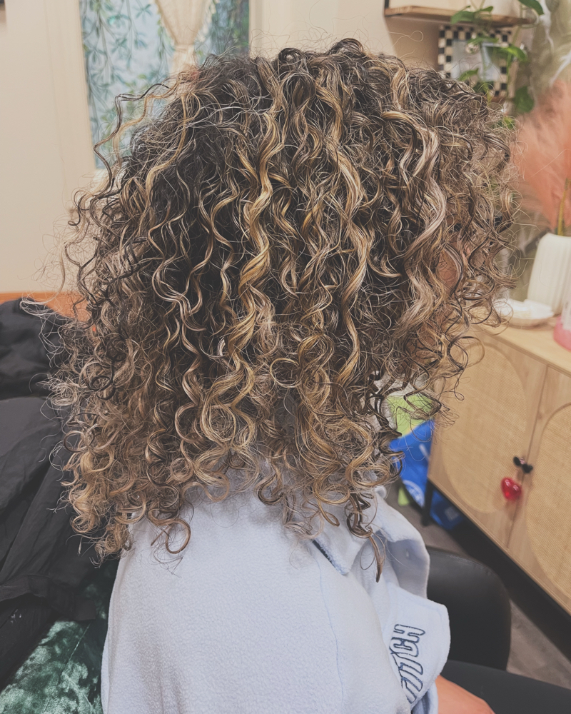 Lora Curly Cut