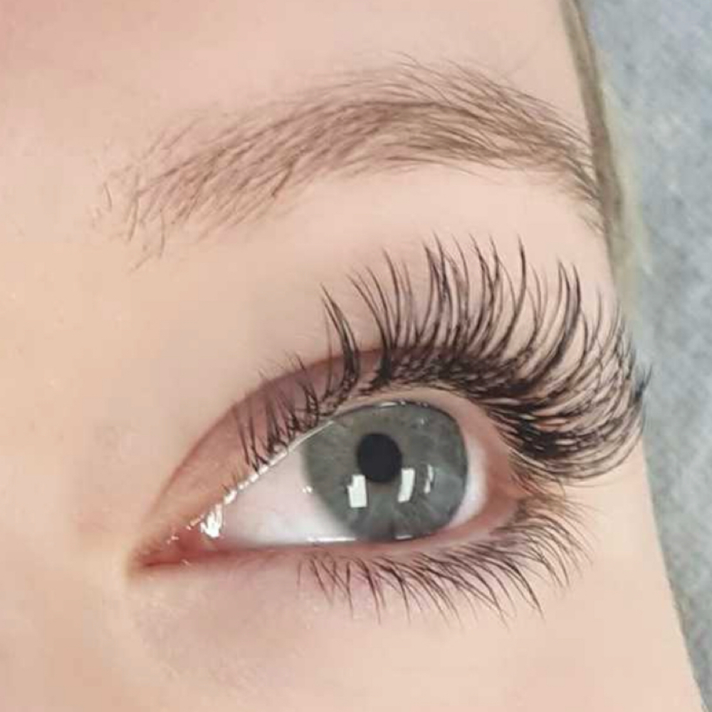 Signature Eyelash Tinting at Pretty Beauty Bar in Broken Arrow, OK