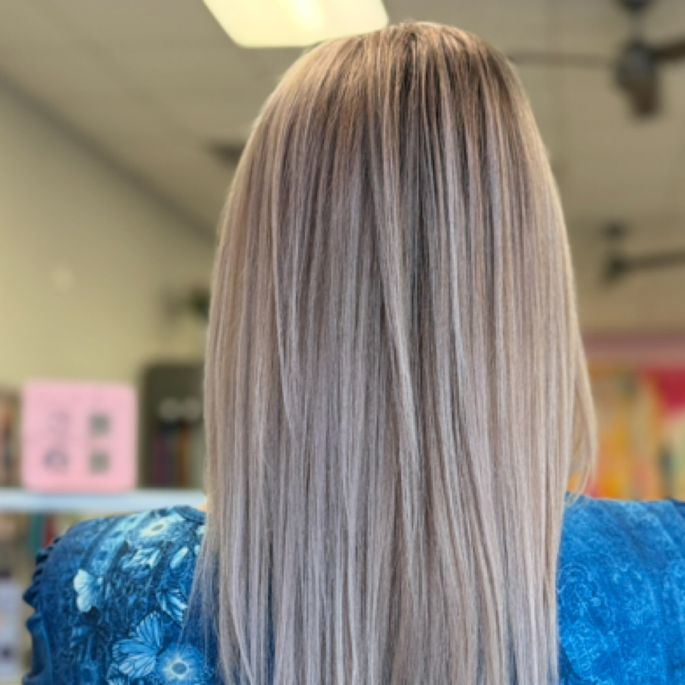 Damp Hair Light Blowdry & Style at Beauty Blowout Bar Salon in San Antonio, TX