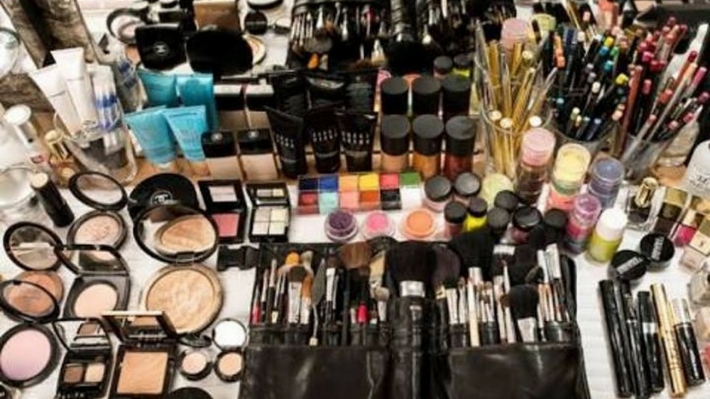 Groups Of 4+ Makeup Application