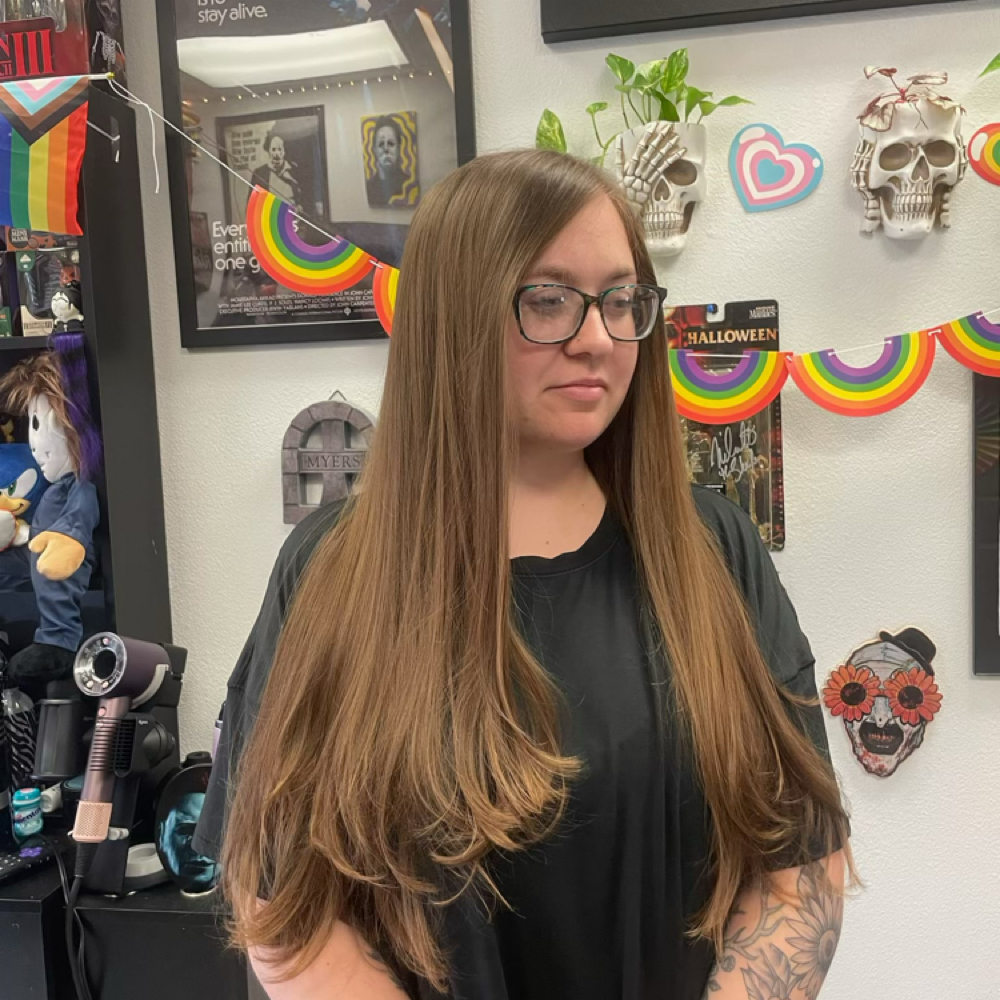 Long Cut W Amanda at Looks That Kill Salon in Houston, TX