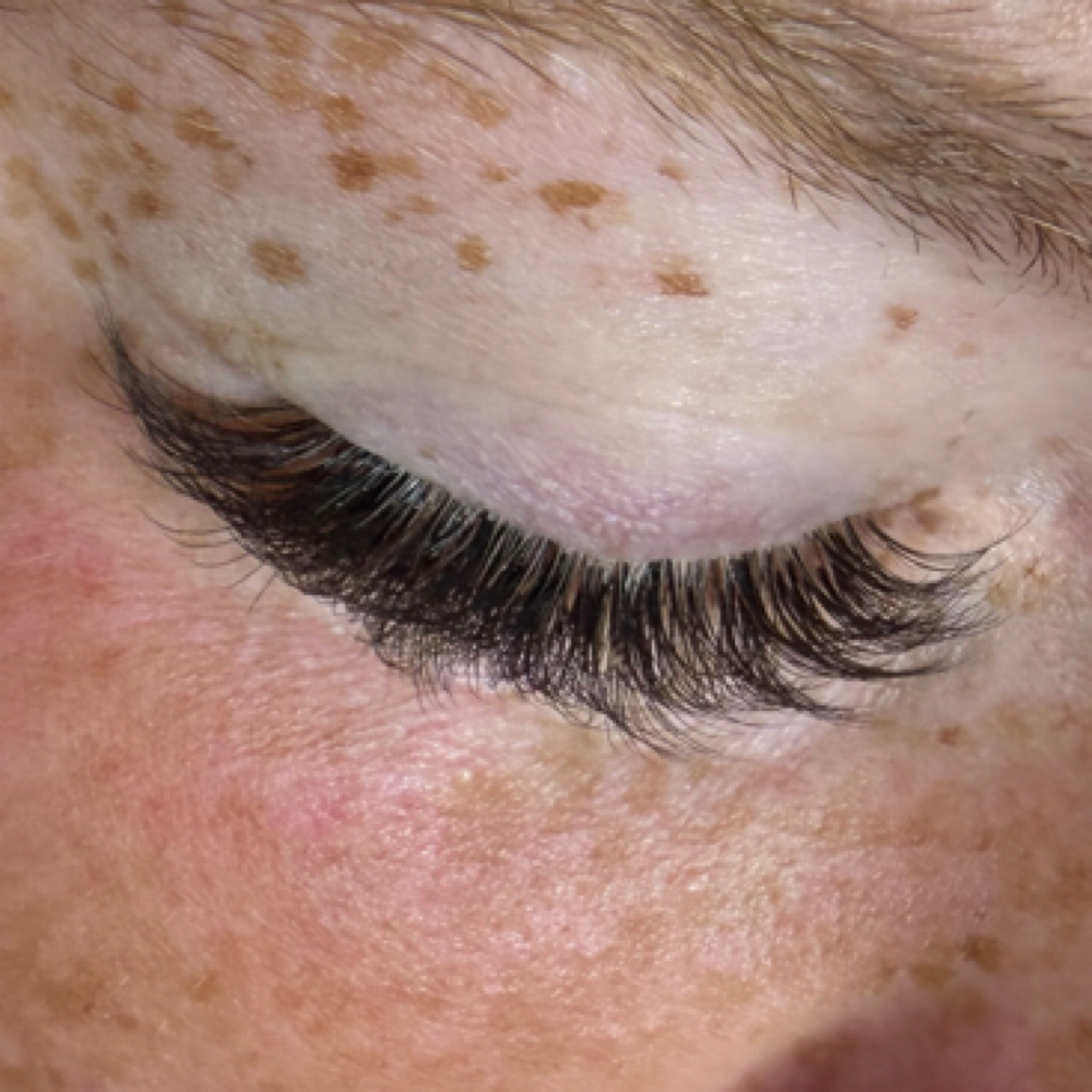 Volume Lash Extension Full Set at Kiki Luxe Beauty in Mona, UT