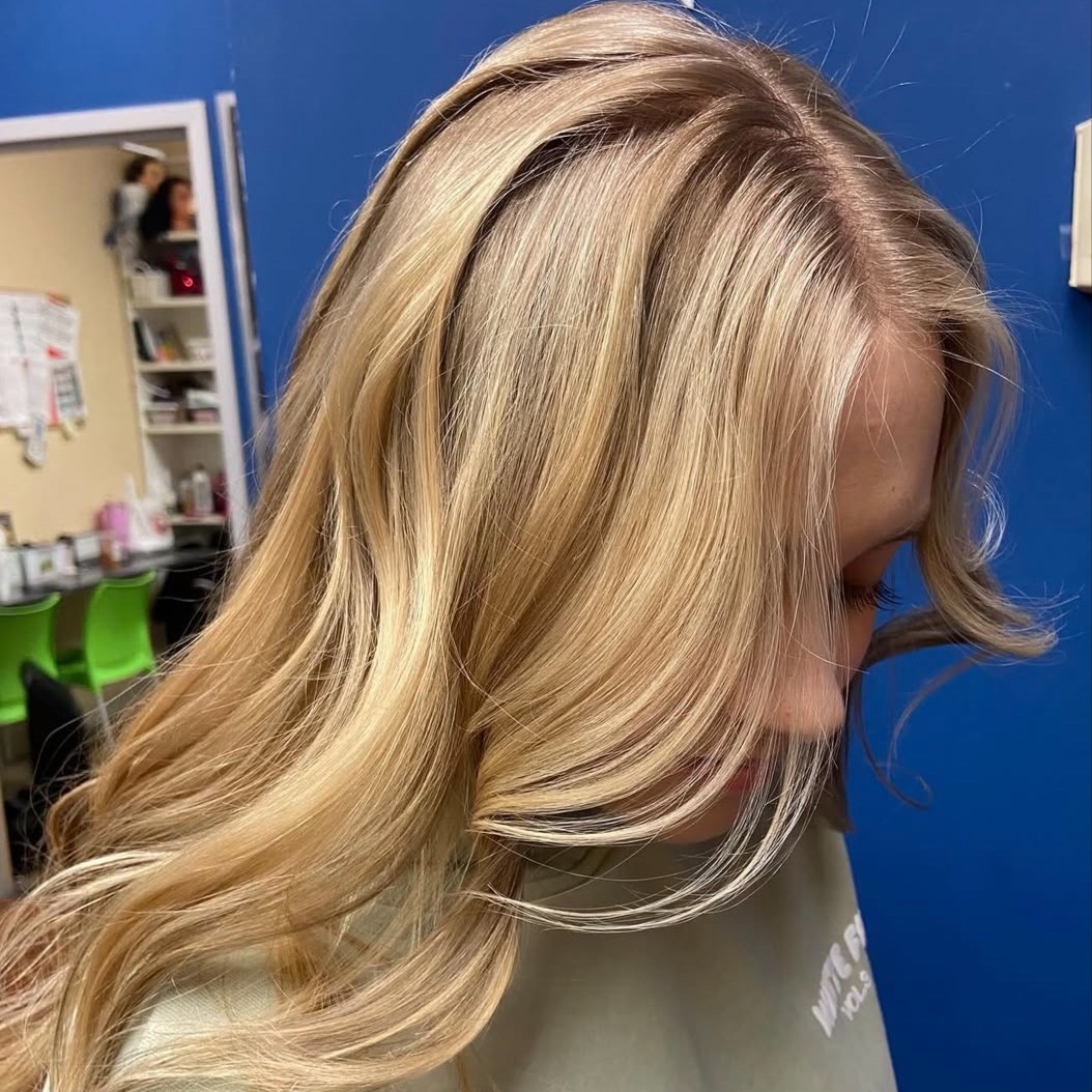 Full Foil Highlight or Lowlights at lexisluxurybeauty in Toledo, OH