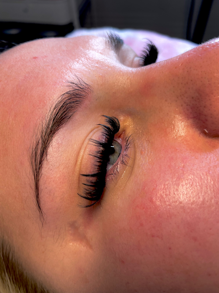 Cluster Touch Up (Within 7 Days) at Badgirrl Esthetics in Damascus, OR