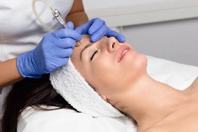 Micro dermabrasion facial
