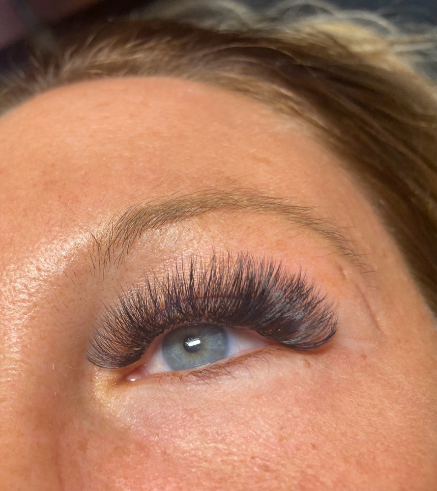 Mega Volume Lashes Full Set