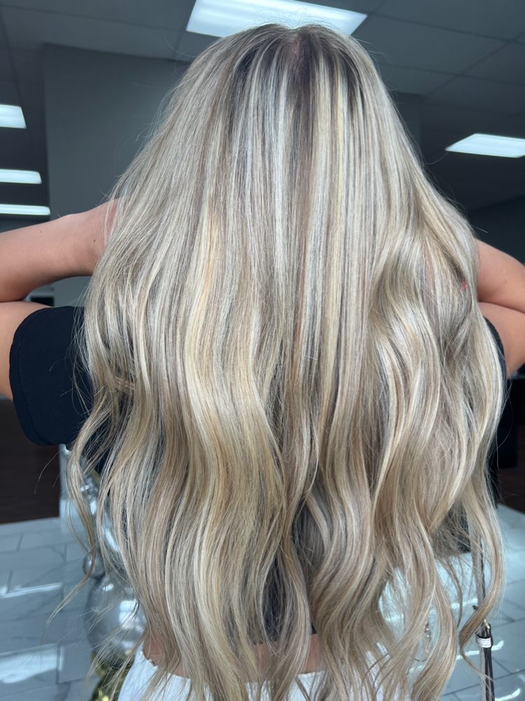 Women’s Haircut & Style