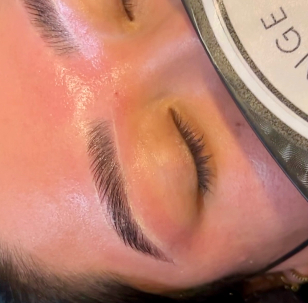 Brow Shape And Wax