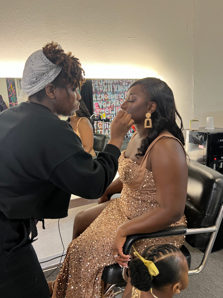 Photoshoot Makeup(ON SITE 4 hours)