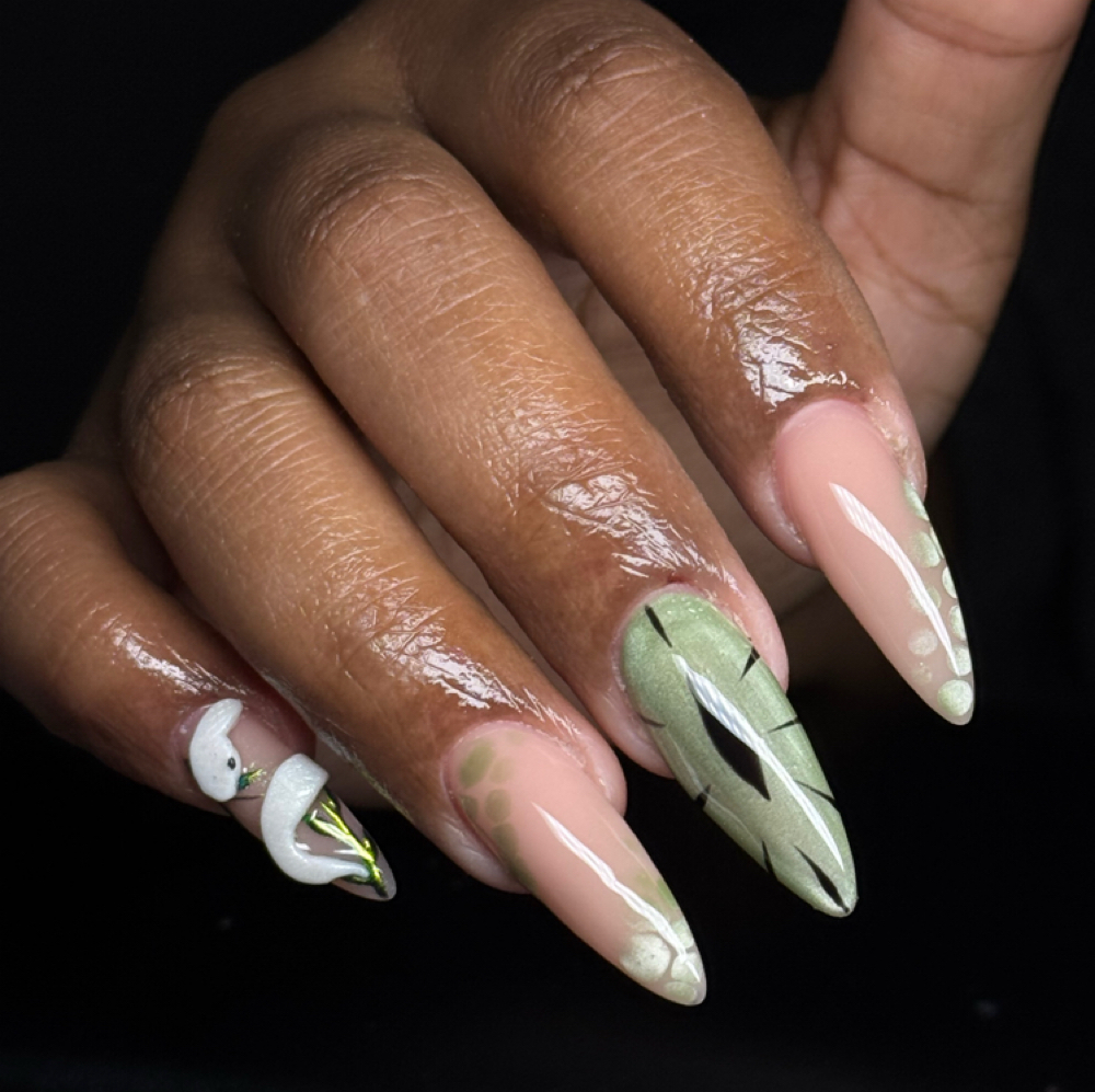 xs-m fullset acrylic at Looks by Laysha in Parma, OH