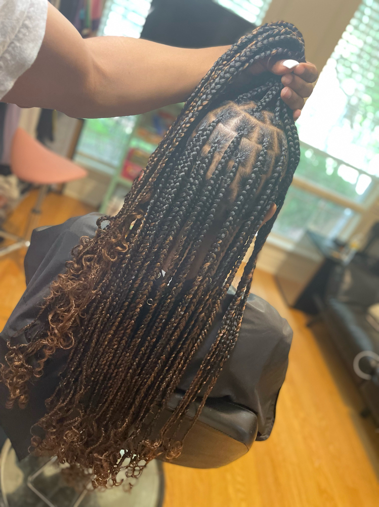 Smedium Knotless Curly Ends