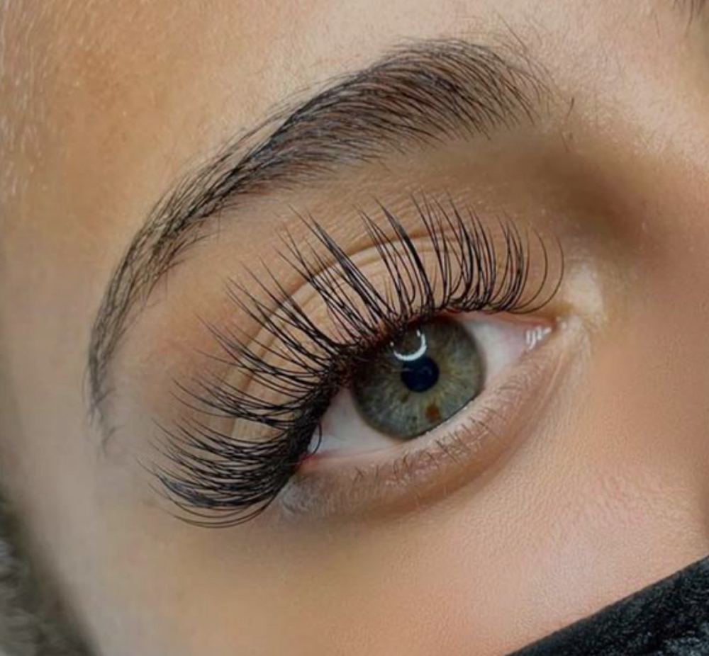 Classic/ Natural Lash at JENNUINE BEAUTY in Warren, OH