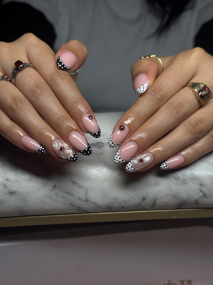 ๐ฉ๐๐๐๐
๐๐ ๐ฎ๐๐ ๐ด๐๐๐ at Llarena Cosmetics in Lynn, MA