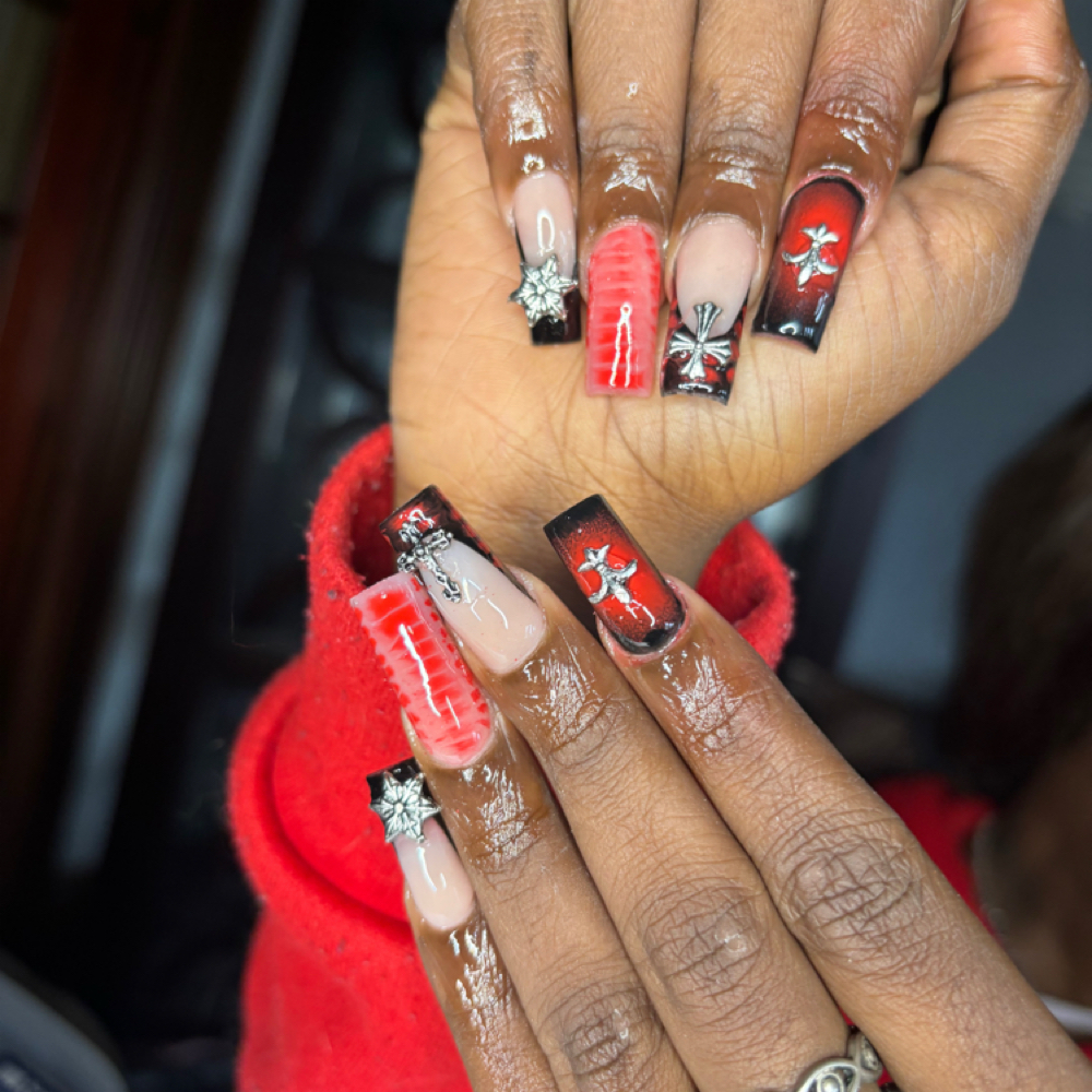 Klawed Medium Freestyle Set at Klawed By Ariana in Oak Park, IL