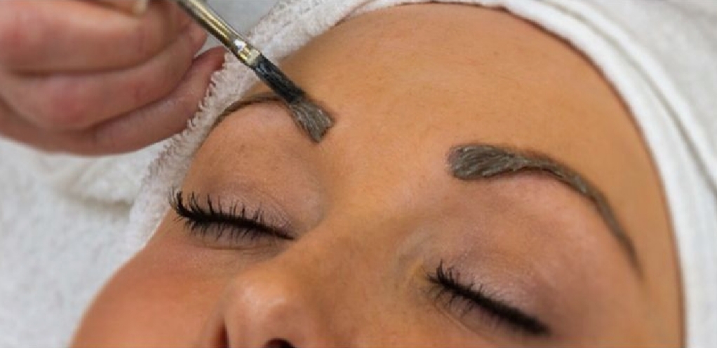 Eyebrow tinting