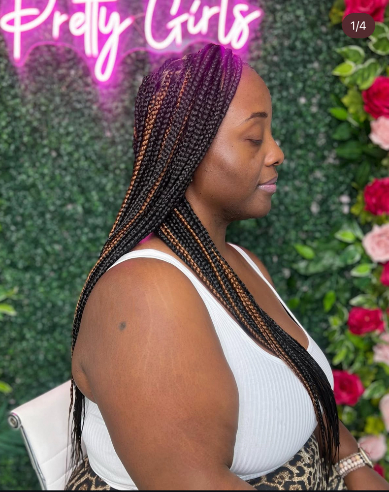 Medium Knotless at Sit With Cham in Charlotte, NC