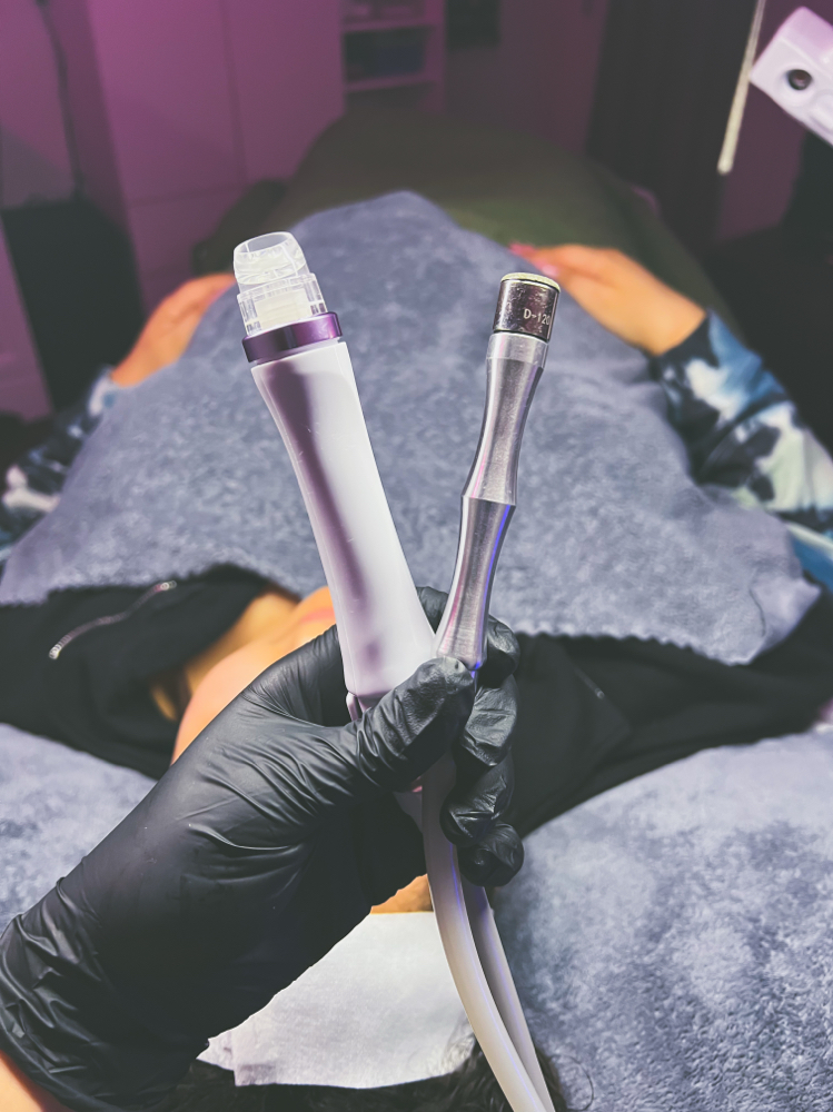 HYDRAGLOW FACIAL