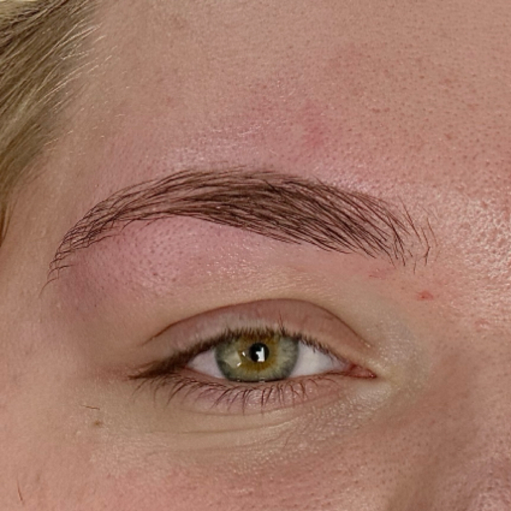 Women’s Brow Sculpting at Valaiza Beauty LLC in Mankato, MN