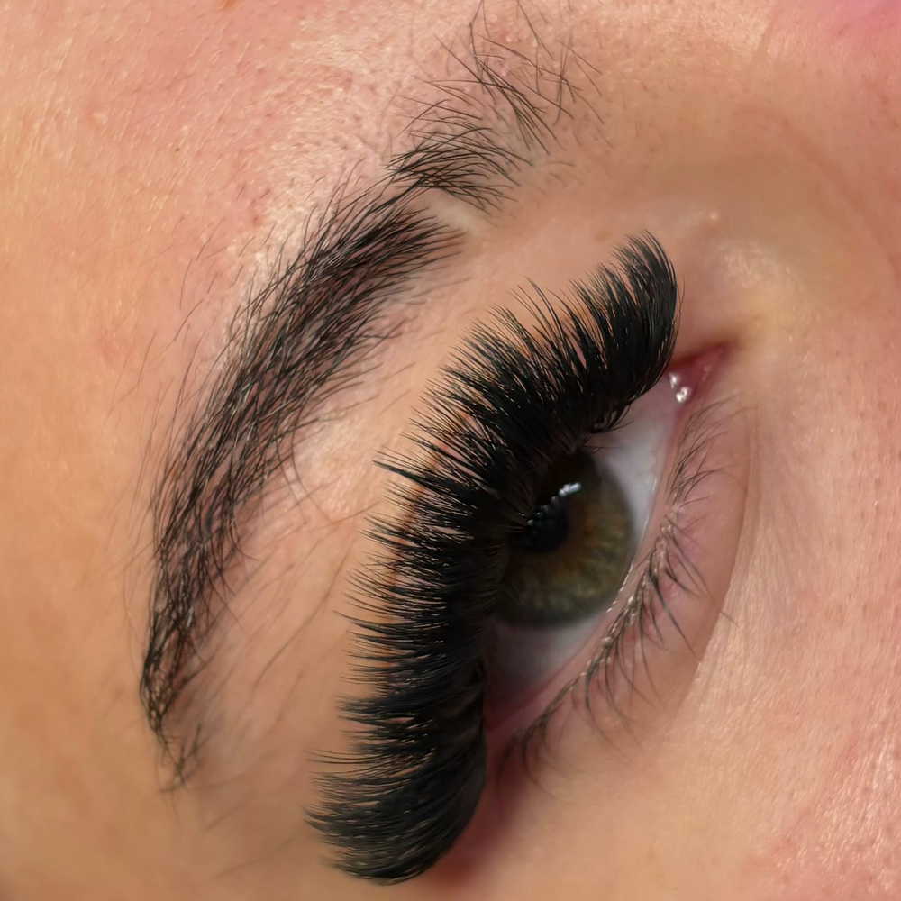 Hybrid Eyelash Extensions
