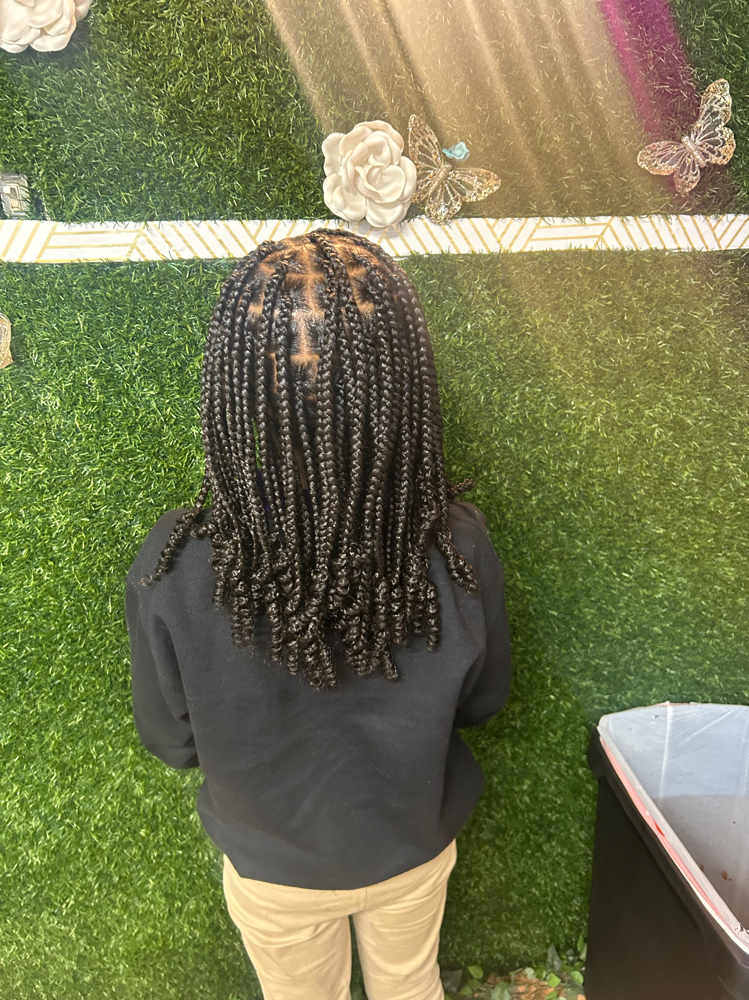 Kids med knotless (shoulder length)