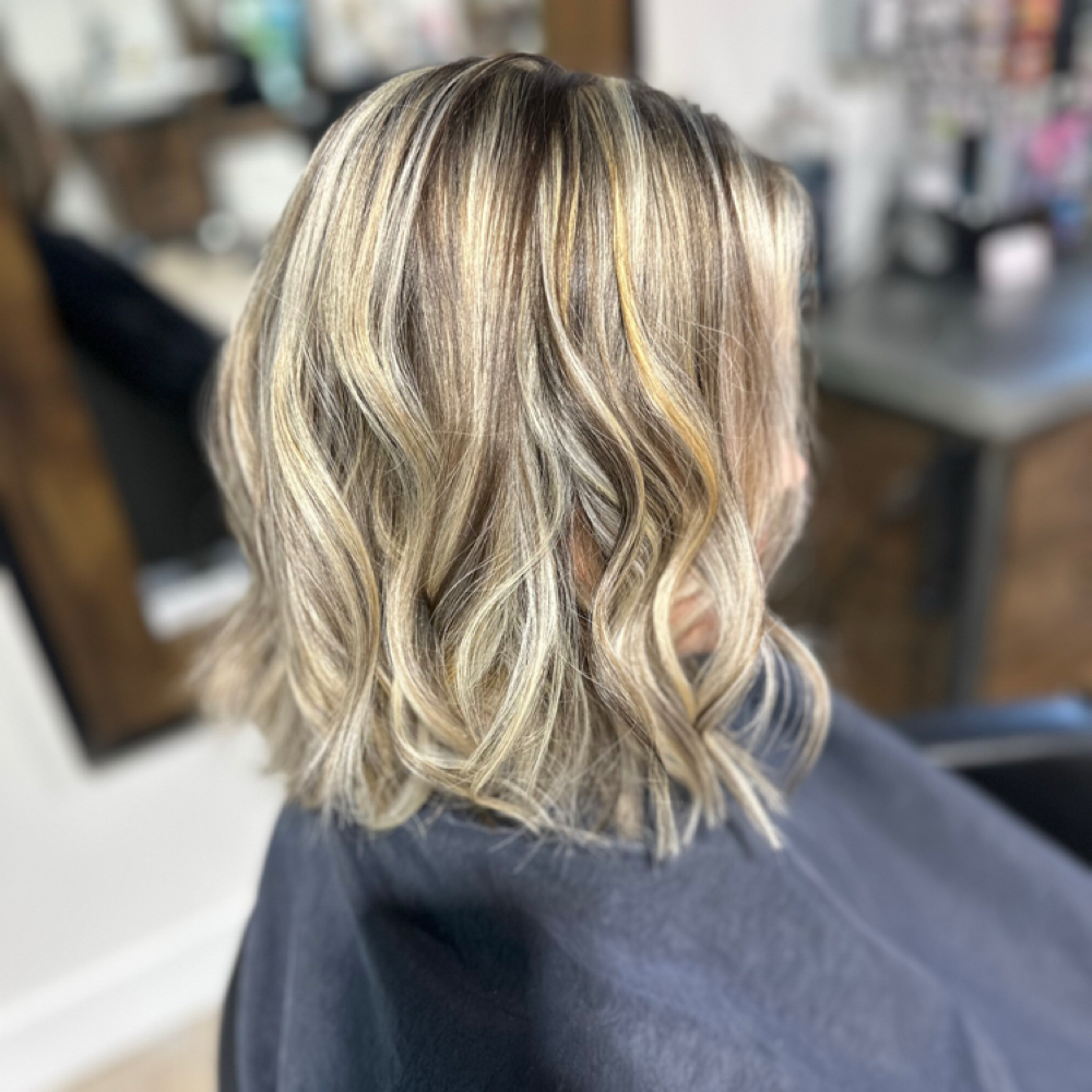 The Shoreline Cut 💇🏼‍♀️ at Angie @ Pura Vida Salon NSB in New Smyrna Beach, FL