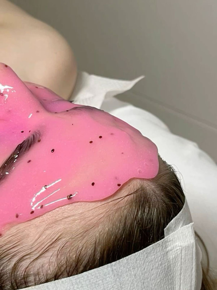 Aura Glow | SIGNATURE FACIAL